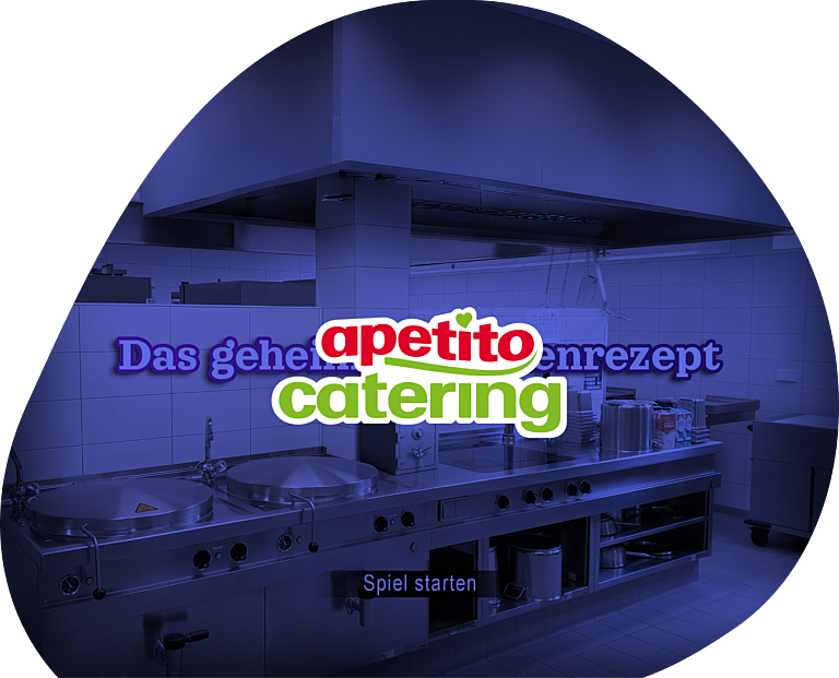 Professionelle Großküche mit eingeblendetem Titel „Das geheime Familienrezept“ und dem apetito catering Logo – Startbild eines interaktiven Escape Rooms für das Onboarding neuer Mitarbeitender.